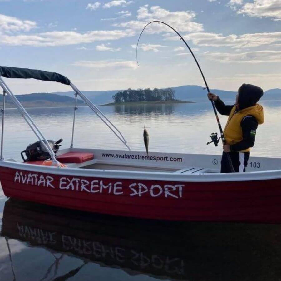 Риболов от лодка