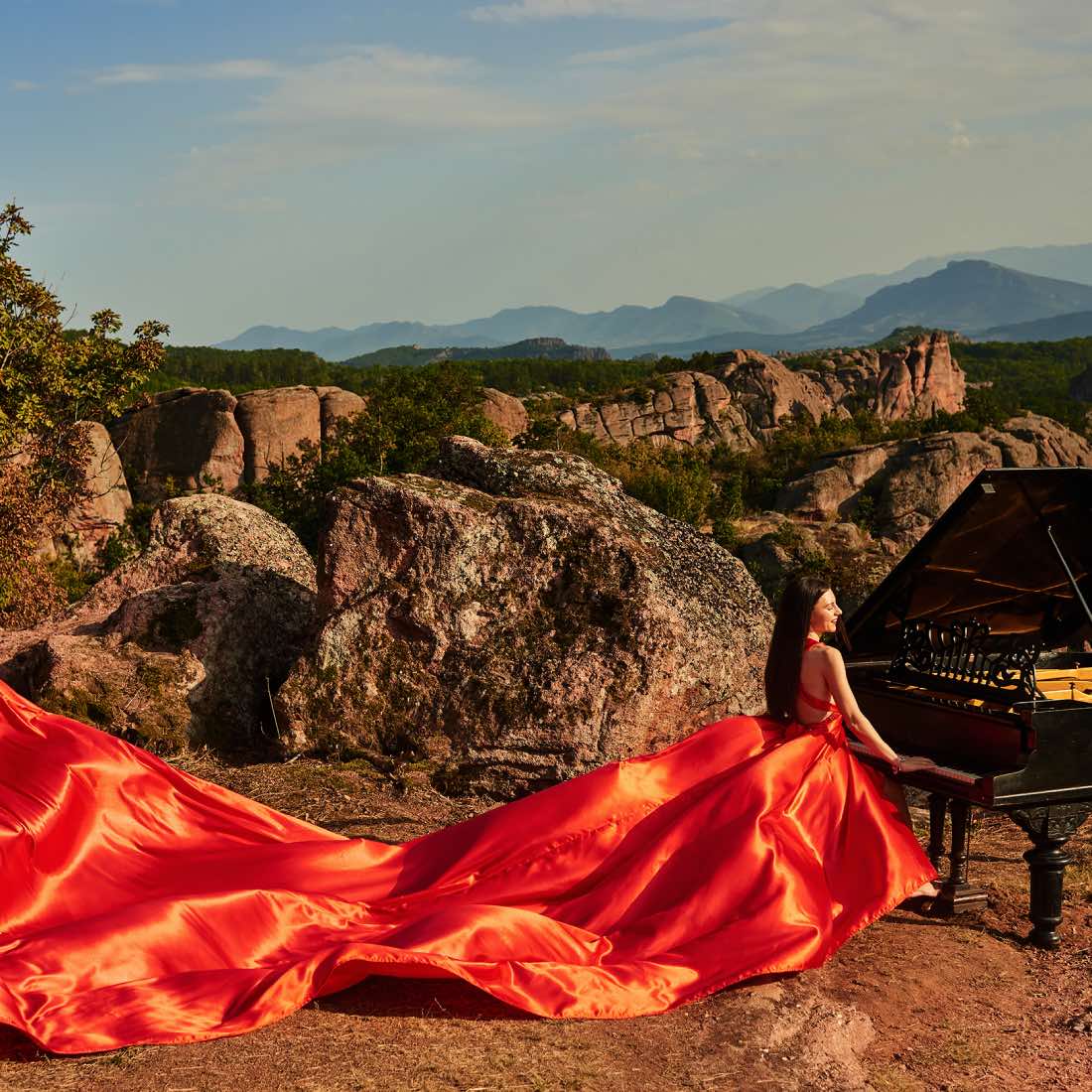 Flying dress - фотосесия с "летяща рокля" на Белоградчишките скали