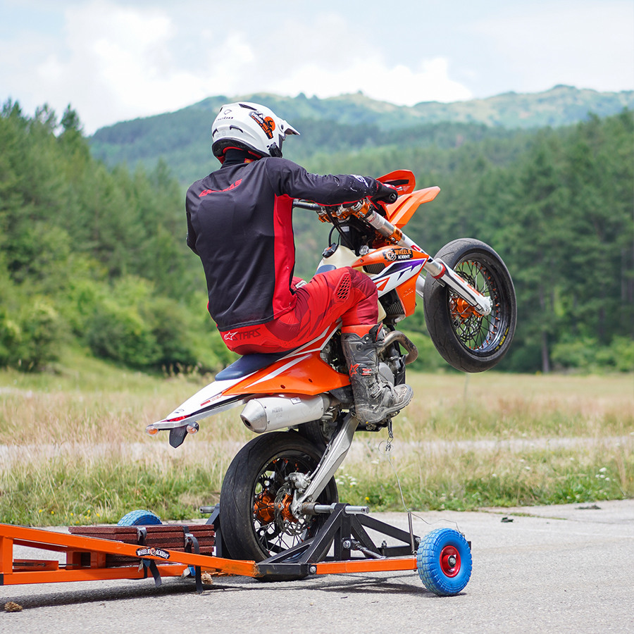 Ендуро мотори на задна гума