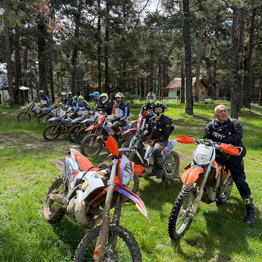 Ендуро приклкючение с приятели