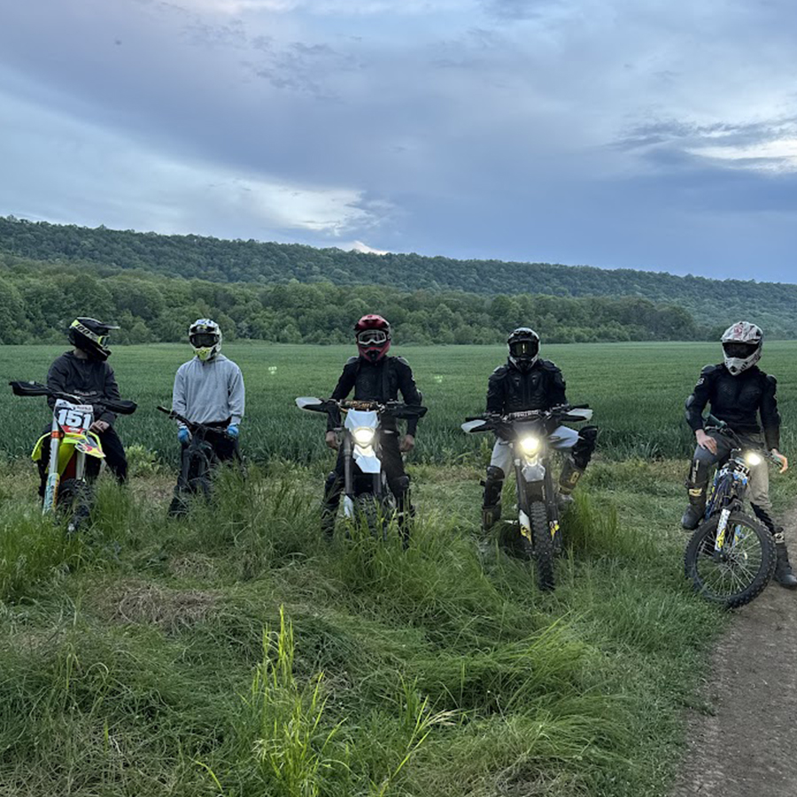 Карай с компанията