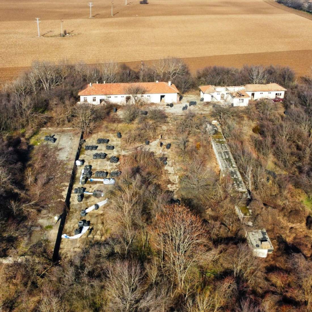 Просторна база