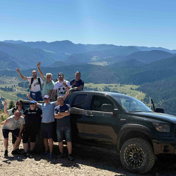 vip-razhodka-s-jeep-toyota-tundra-do-chairski-ezera-i-drugi