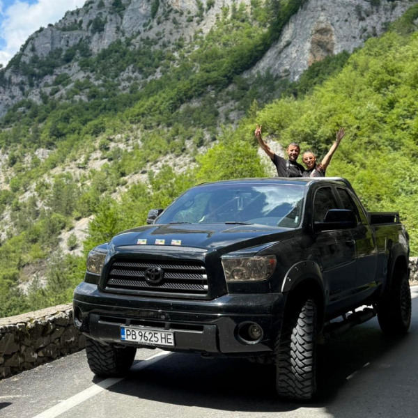 safari-toyota-tundra