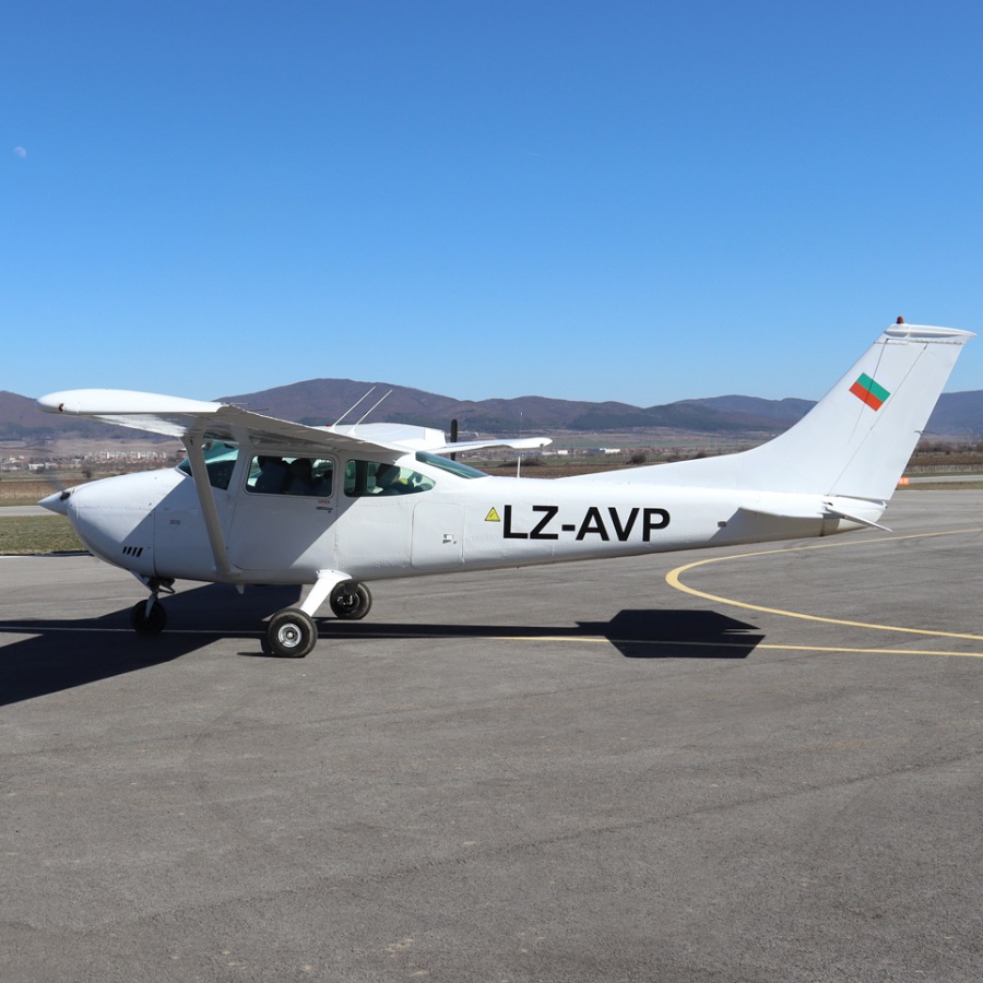 Самолет Cessna 206