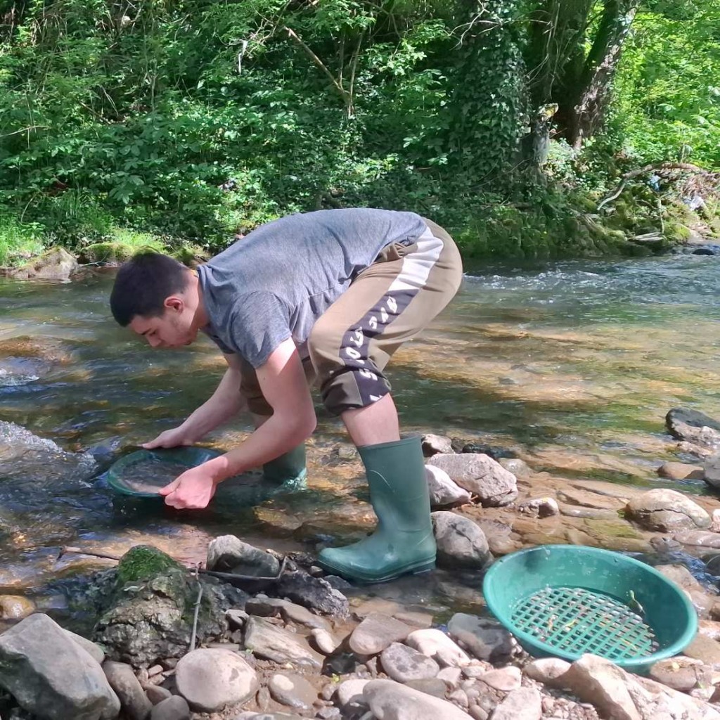 Промиване на самородно злато