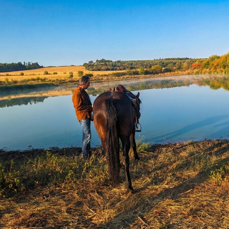 Язди каракачански кон