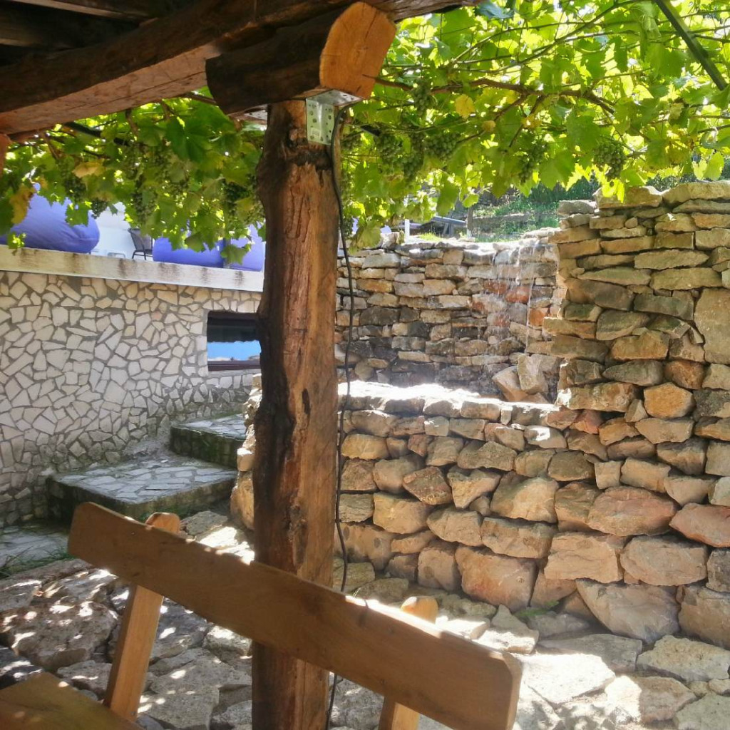 Разпусни в къща за гости