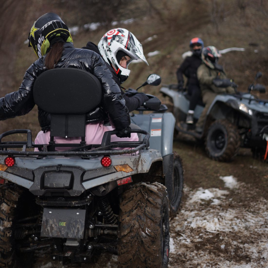 По офроуд пътеки