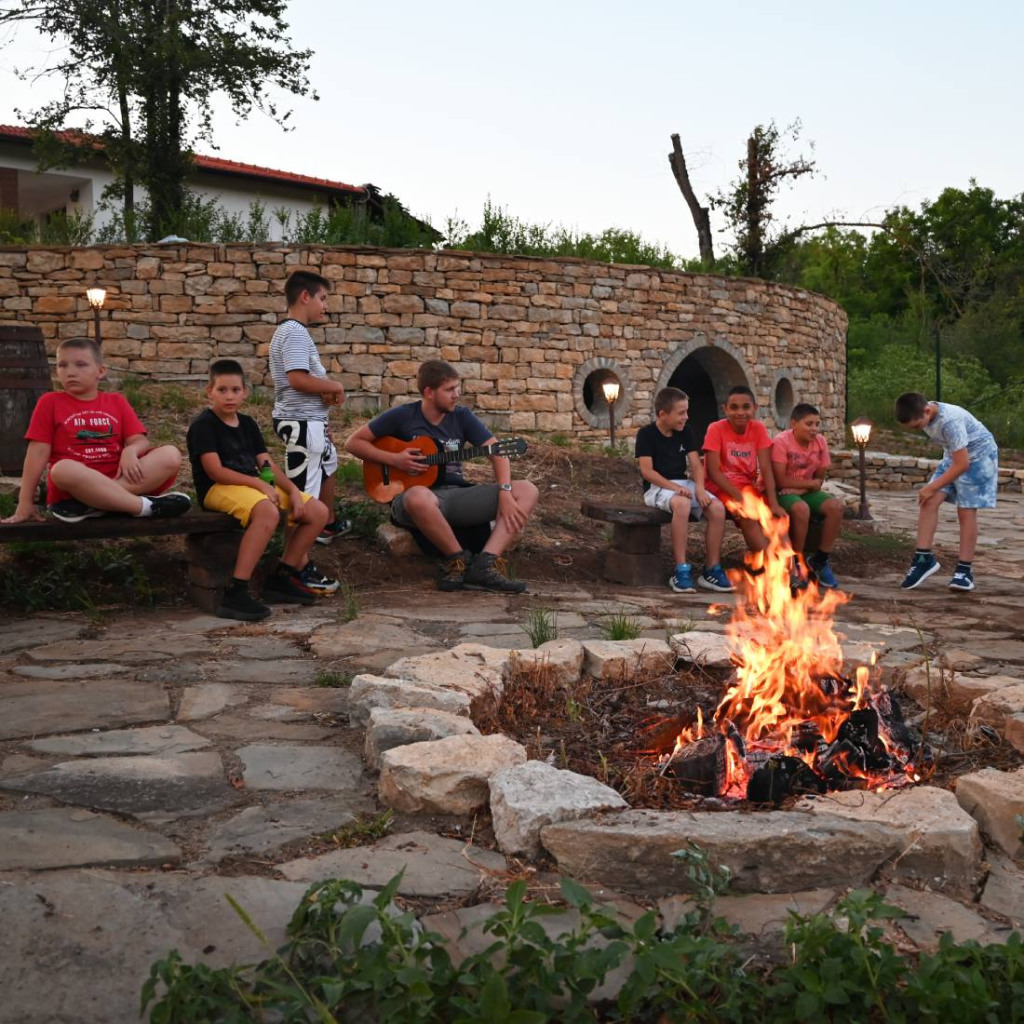 Край лагерния огън