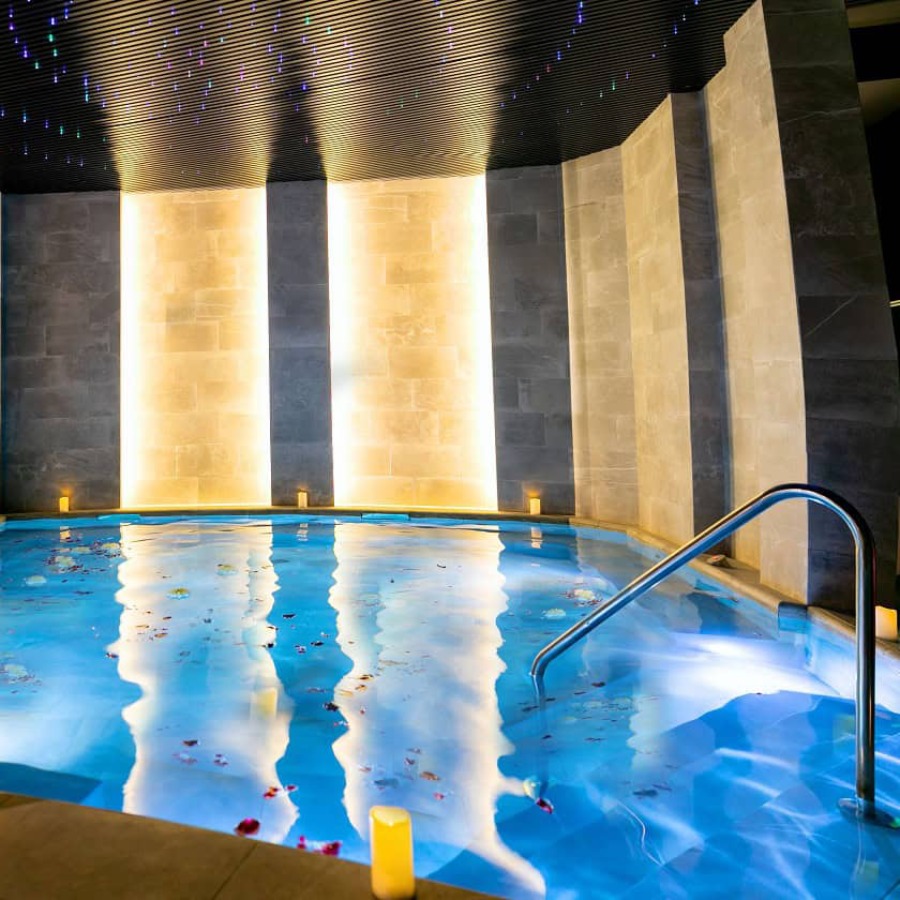 Басейни с минерална вода