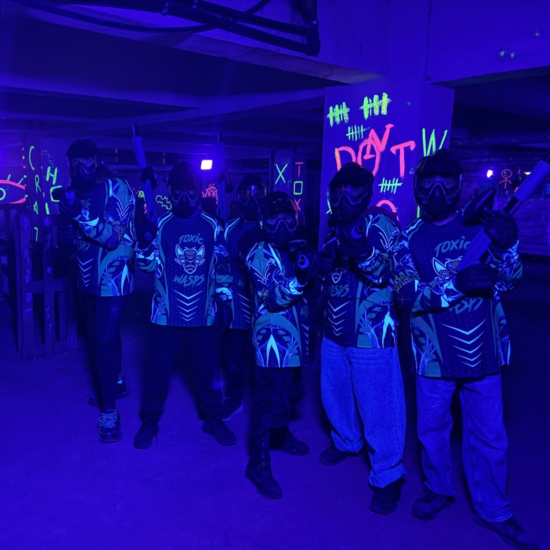 Игра в UV пейнтбол арена – Перник