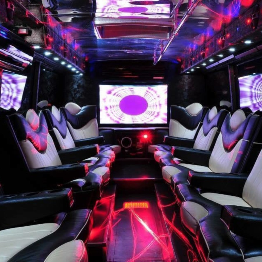 С бар и музика