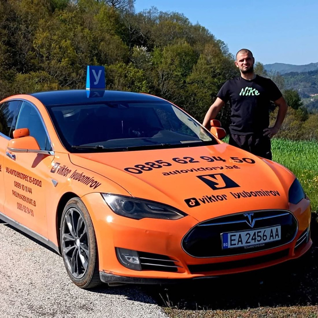 Шофирай Tesla Model S