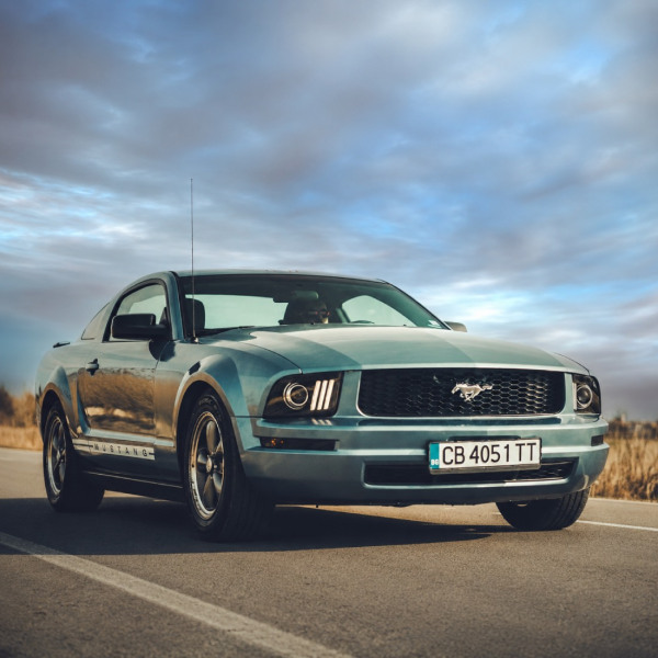ford-mustang-pod-naem