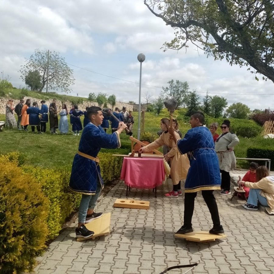 Назад във времето